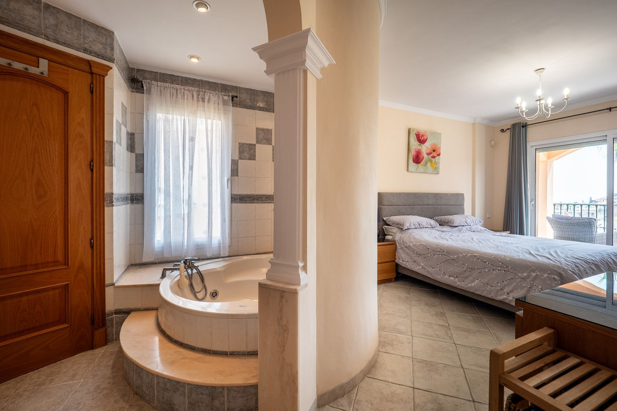 Riviera Del Sol, Malaga, 3 Bedrooms Bedrooms, ,2 BathroomsBathrooms,For Sale,R5074102