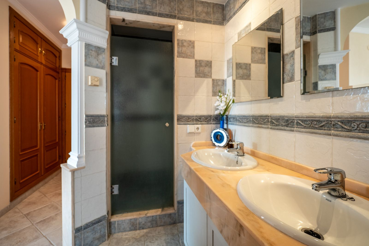 Riviera Del Sol, Malaga, 3 Bedrooms Bedrooms, ,2 BathroomsBathrooms,For Sale,R5074102