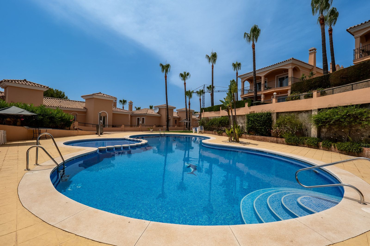 Riviera Del Sol, Malaga, 3 Bedrooms Bedrooms, ,2 BathroomsBathrooms,For Sale,R5074102