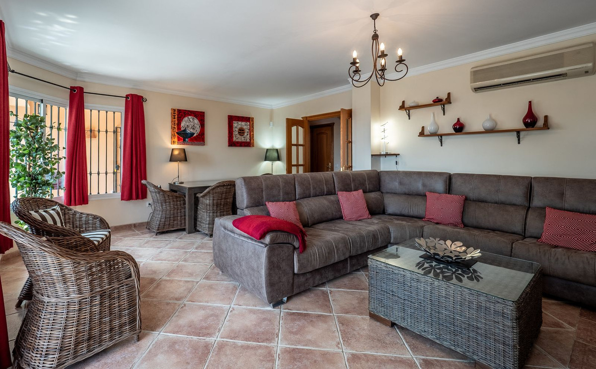 Riviera Del Sol, Malaga, 3 Bedrooms Bedrooms, ,2 BathroomsBathrooms,For Sale,R5074102