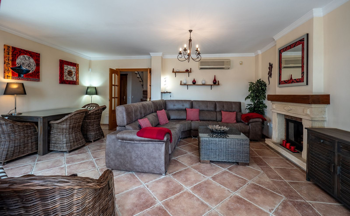 Riviera Del Sol, Malaga, 3 Bedrooms Bedrooms, ,2 BathroomsBathrooms,For Sale,R5074102