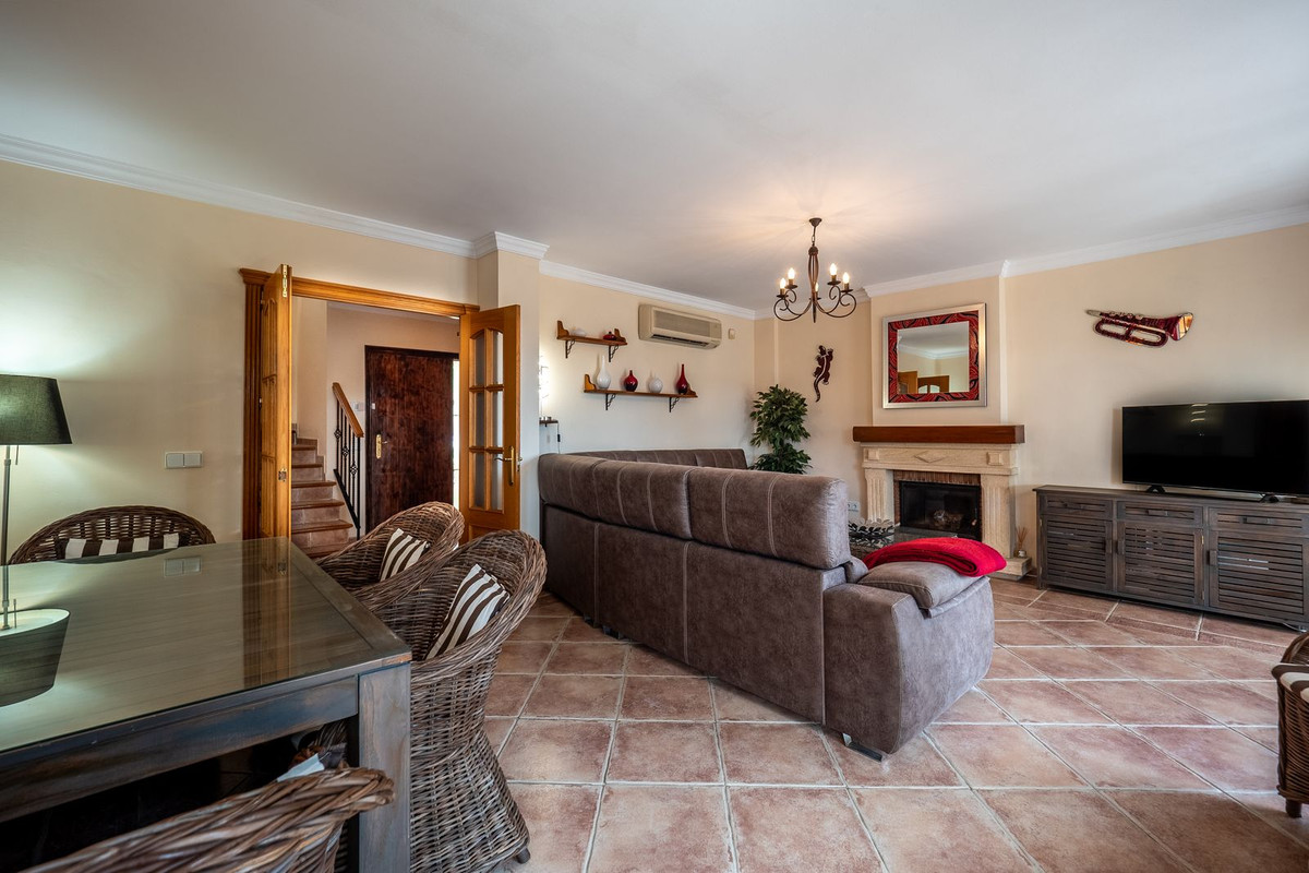 Riviera Del Sol, Malaga, 3 Bedrooms Bedrooms, ,2 BathroomsBathrooms,For Sale,R5074102