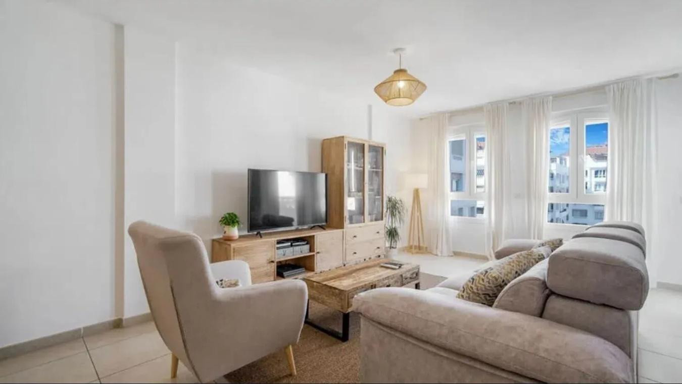 3 Bed, 2 Bath, ApartmentFor Sale, Marbella, Malaga