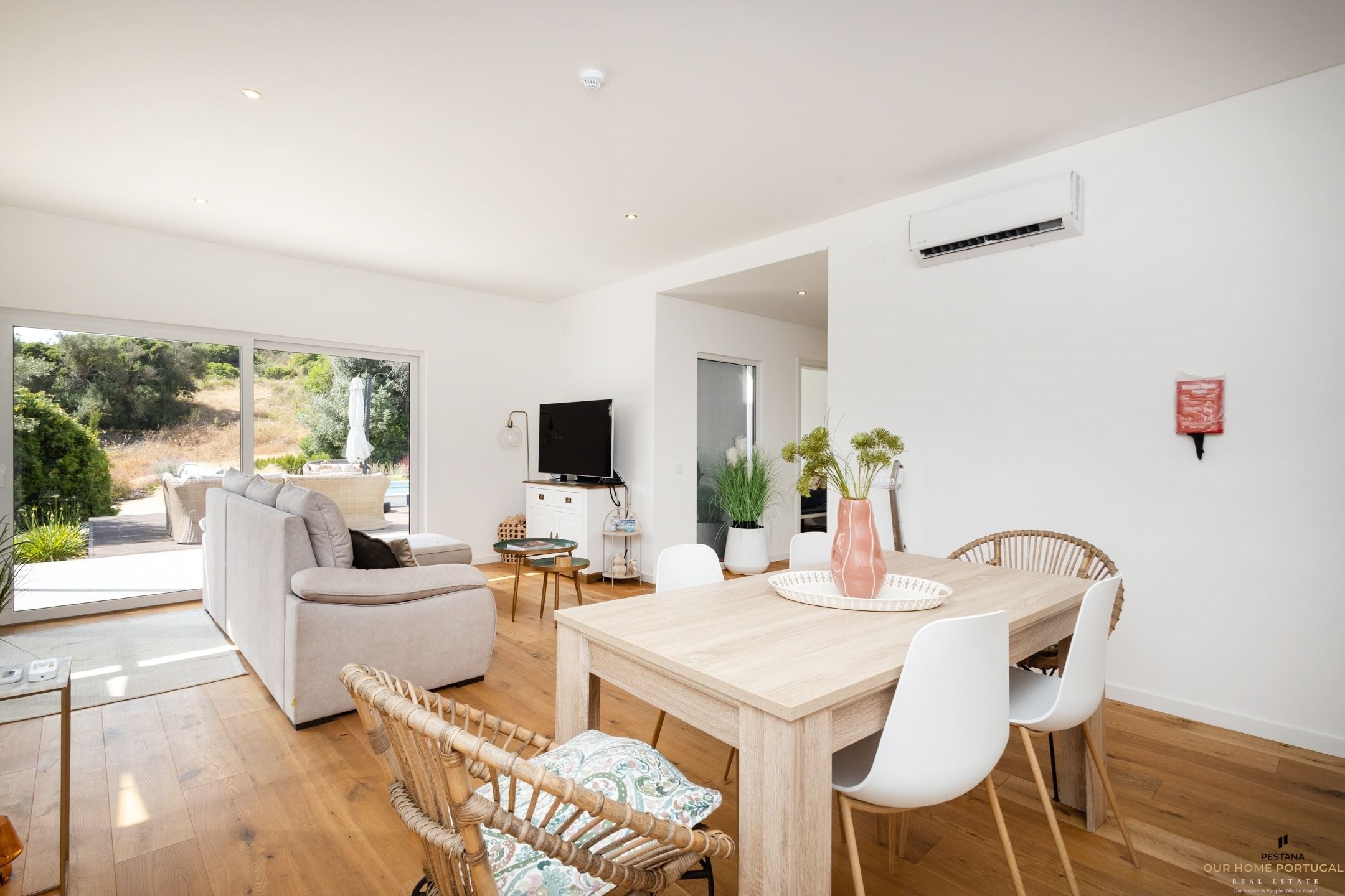 3 Bed, 2 Bath, HouseFor Sale, Lagoa, Faro, 8400-561