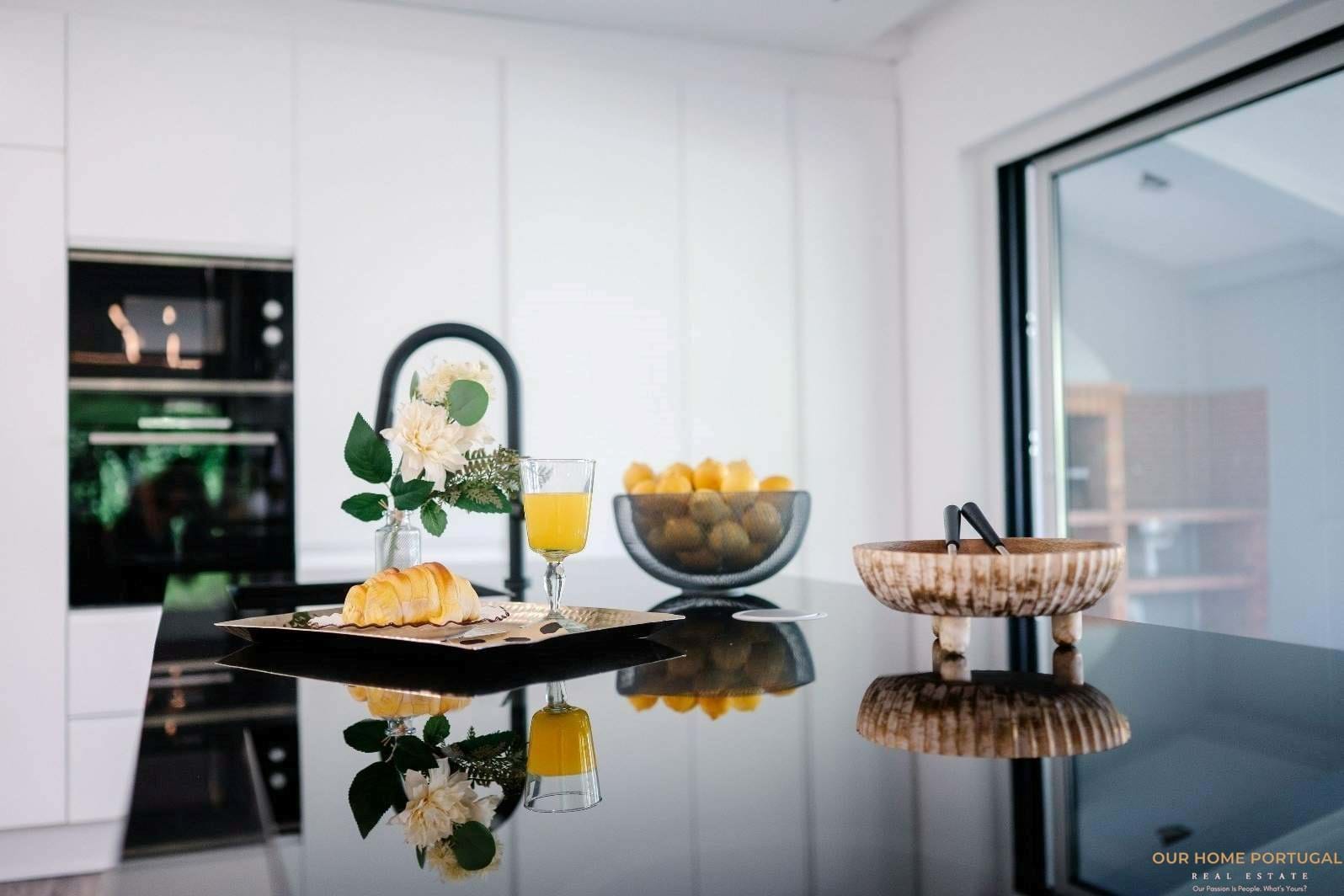 4 Bed, 4 Bath, HouseFor Sale, Almada, Setubal