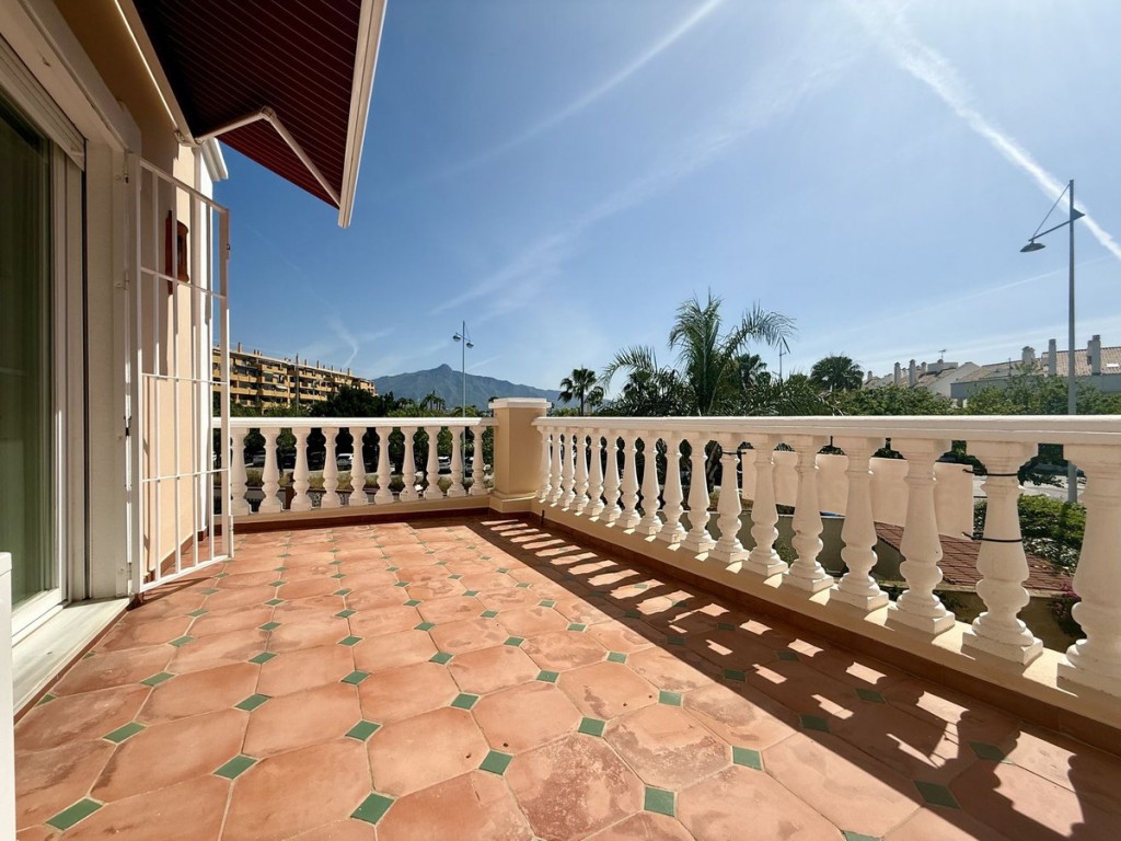 3 Bed, 3 Bath, HouseFor Sale, San Pedro de Alcantara, Malaga