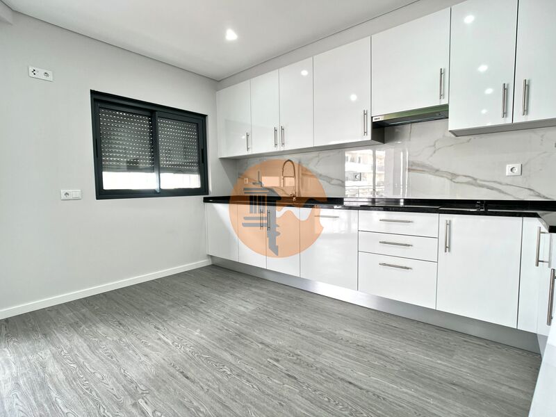 3 Bed, 2 Bath, ApartmentFor Sale, Olhão, Faro