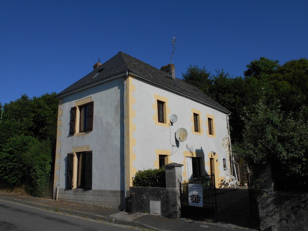 3 Bed, 1 Bath, HouseFor Sale, Pays-de-la-Loire, 53700