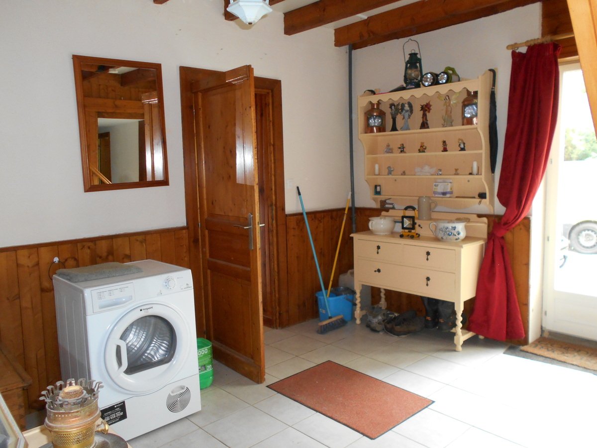 3 Bed, 2 Bath, HouseFor Sale, Lignieres Orgeres, Pays-de-la-Loire, 53140