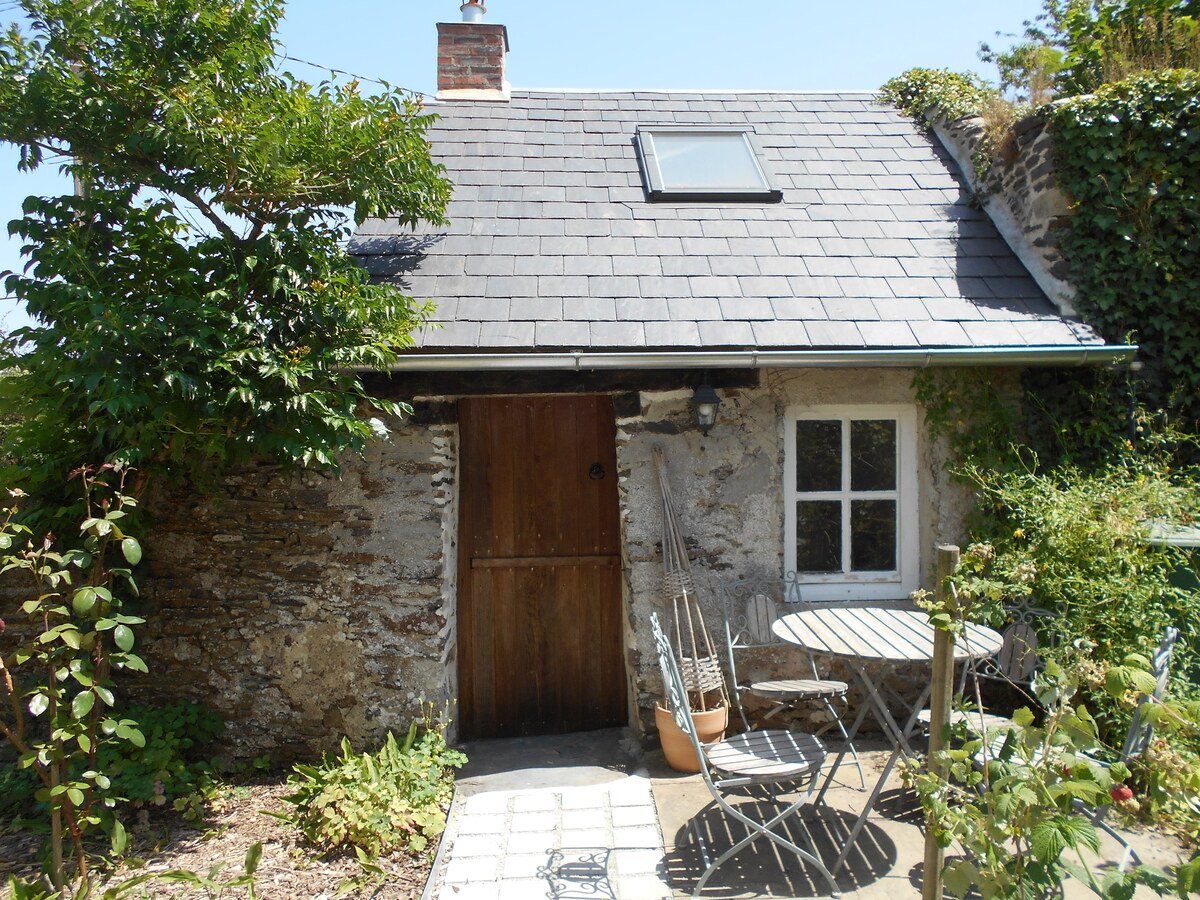 3 Bed, 2 Bath, HouseFor Sale, Saint-Aignan-de-Couptrain, Pays-de-la-Loire, 53250