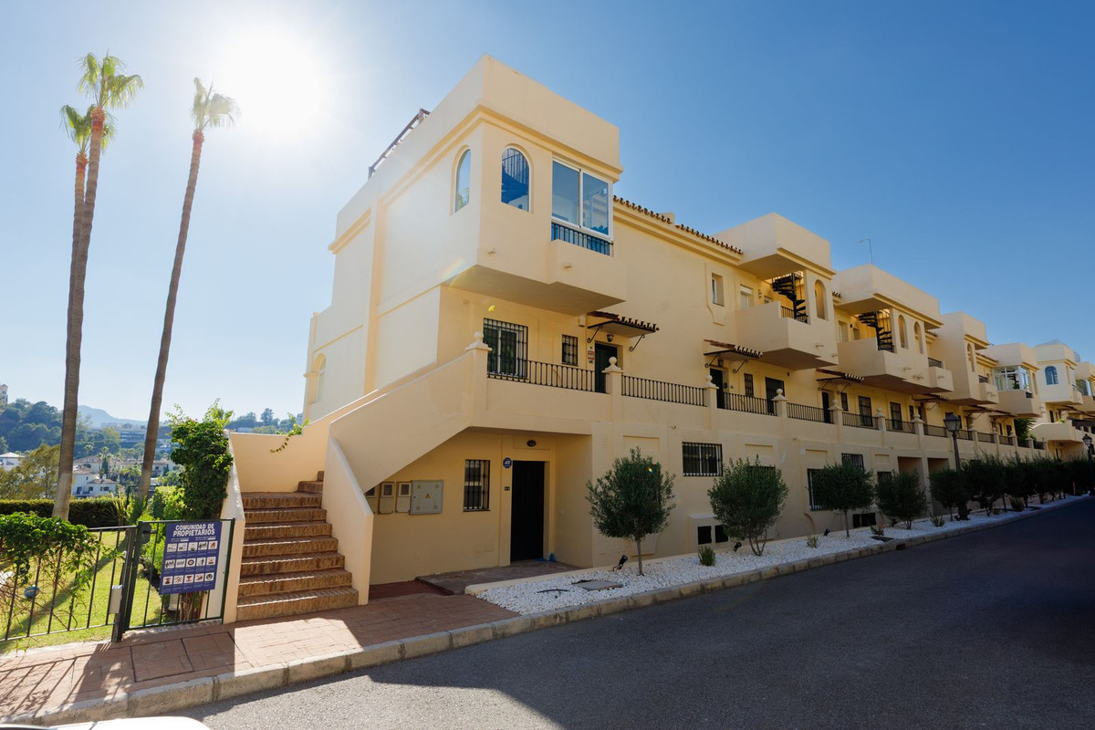3 Bed, 3 Bath, ApartmentFor Sale, La Quinta, Malaga