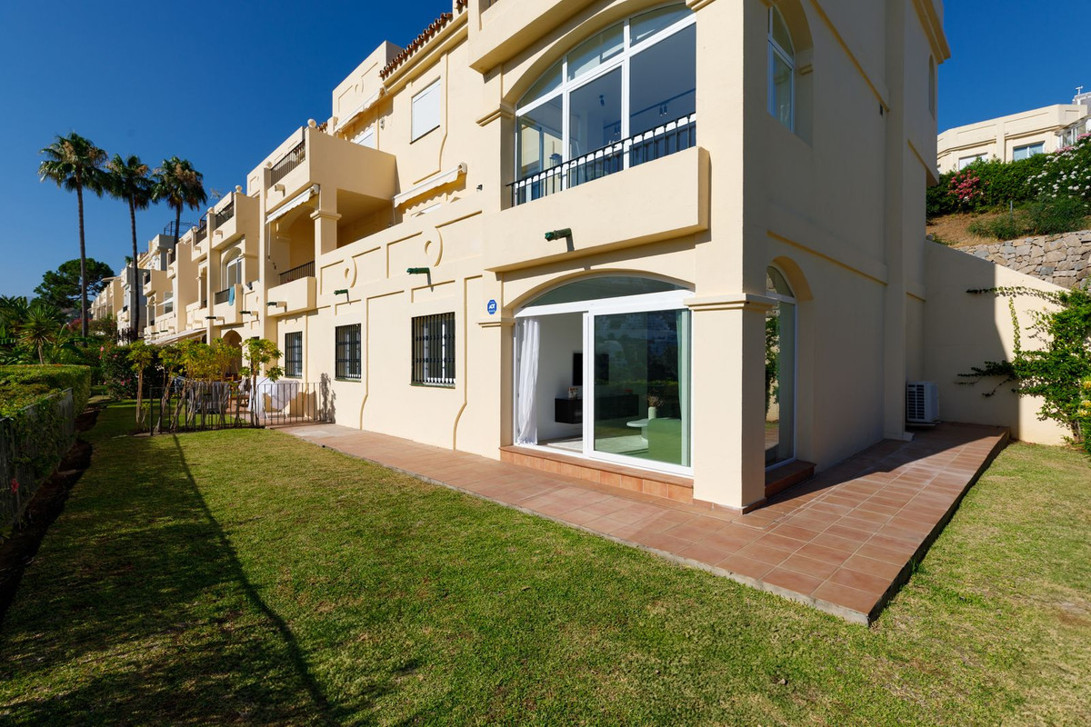 3 Bed, 3 Bath, ApartmentFor Sale, La Quinta, Malaga