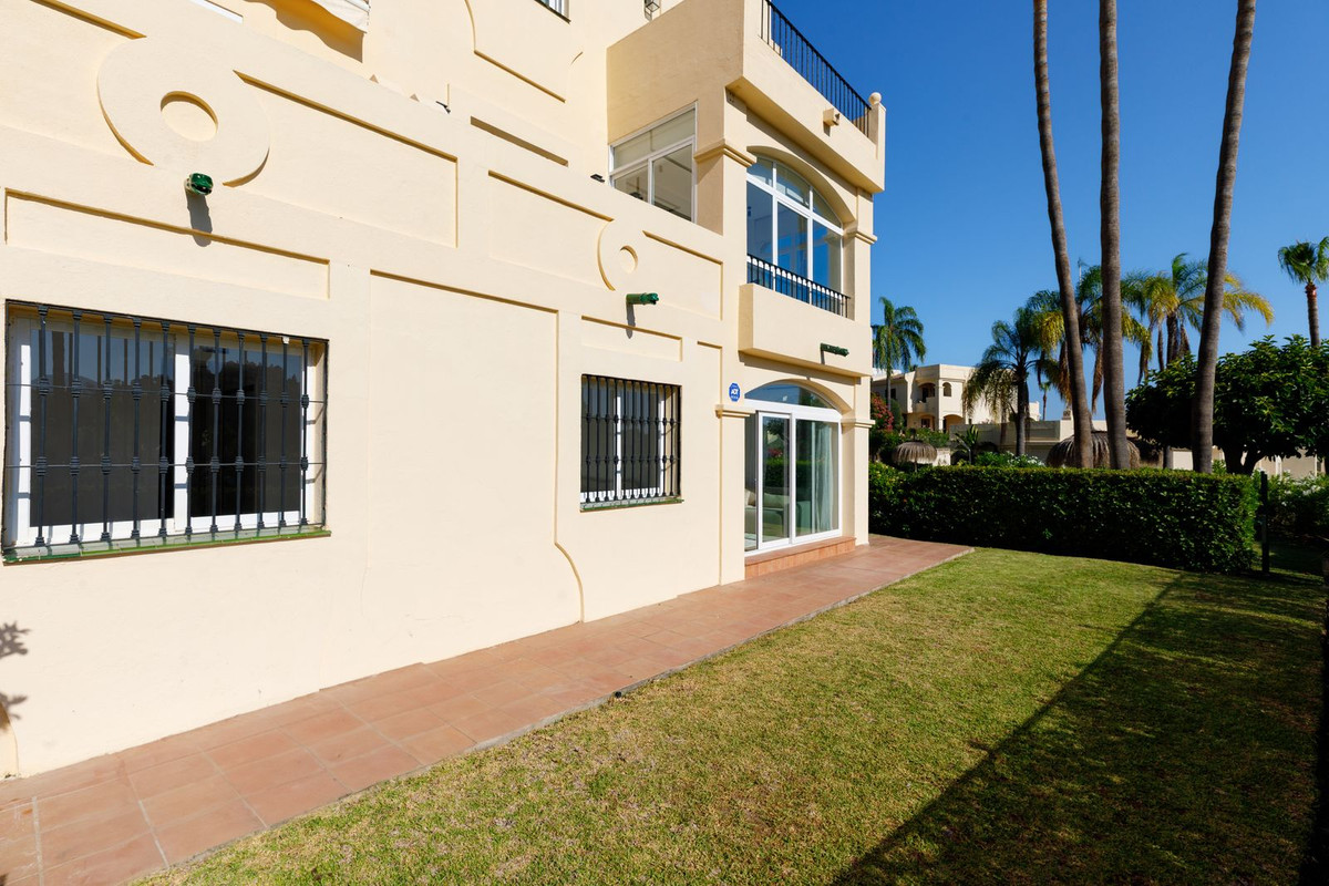 3 Bed, 3 Bath, ApartmentFor Sale, La Quinta, Malaga