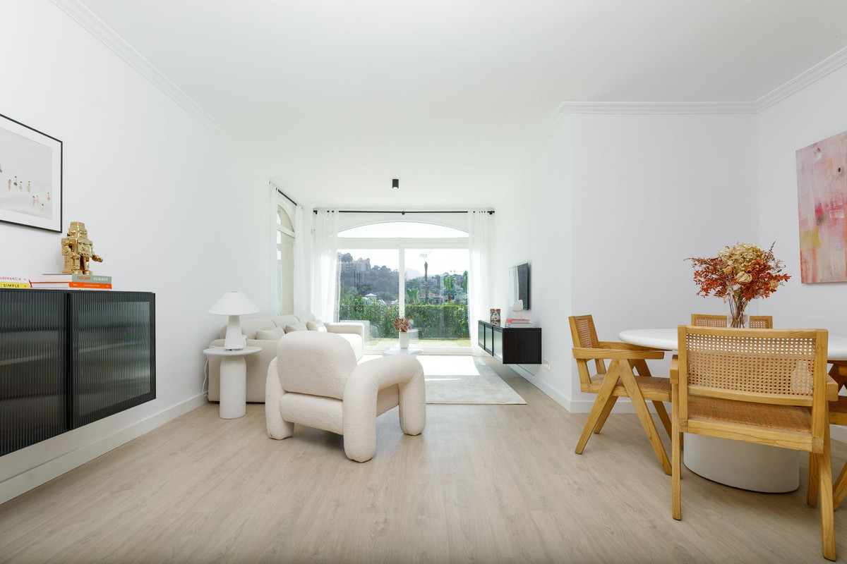 3 Bed, 3 Bath, ApartmentFor Sale, La Quinta, Malaga