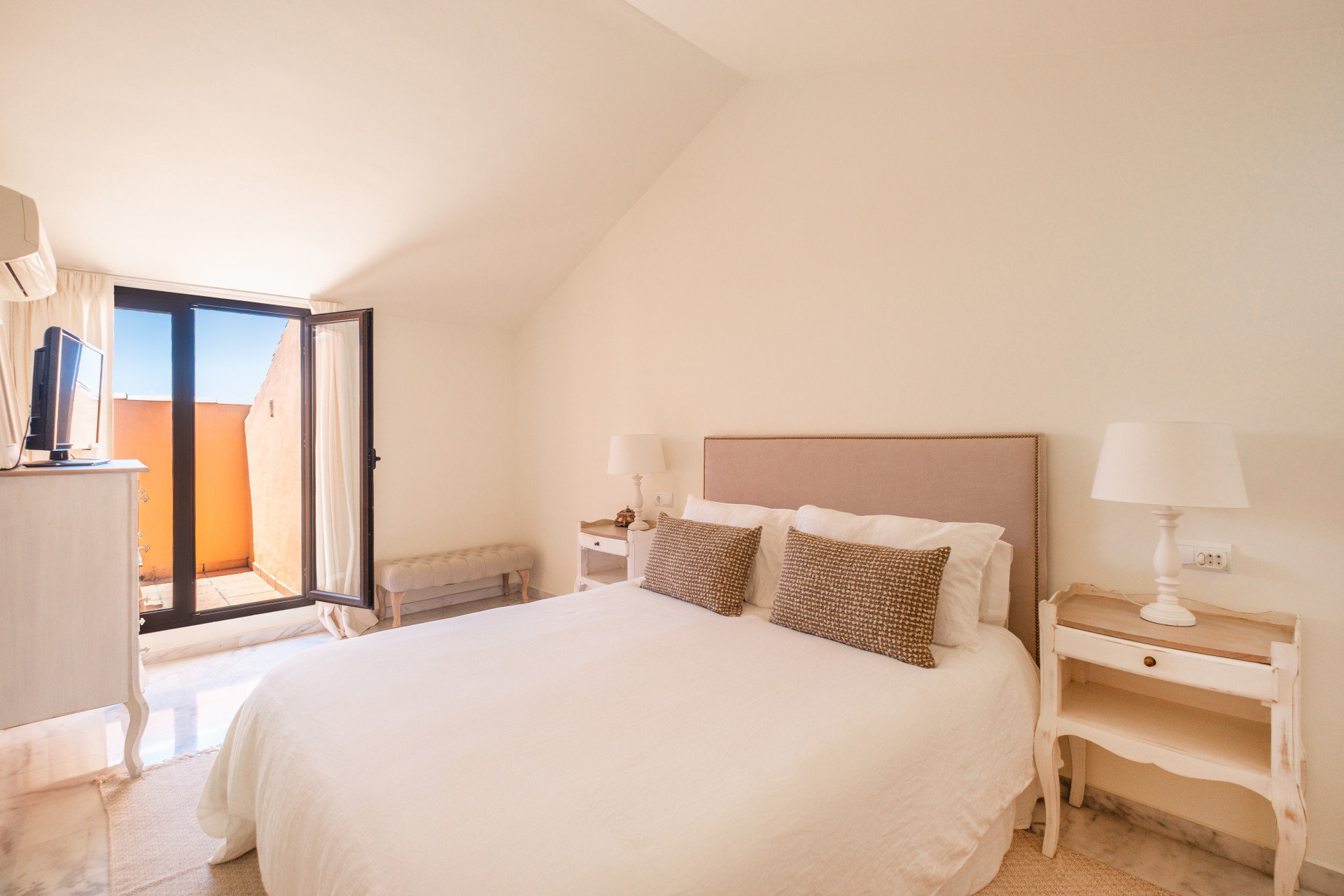 3 Bed, 2 Bath, HouseFor Sale, Marbella, Malaga