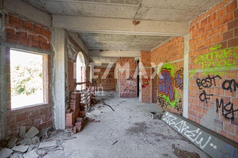 Commercial Property, For Sale