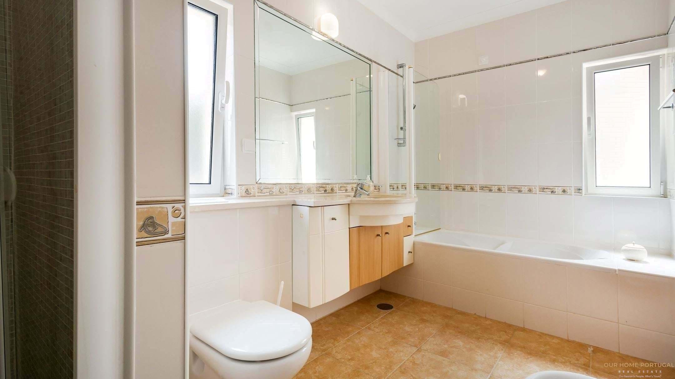 4 Bed, 5 Bath, ApartmentFor Sale, Lagoa, Faro, 8400-080