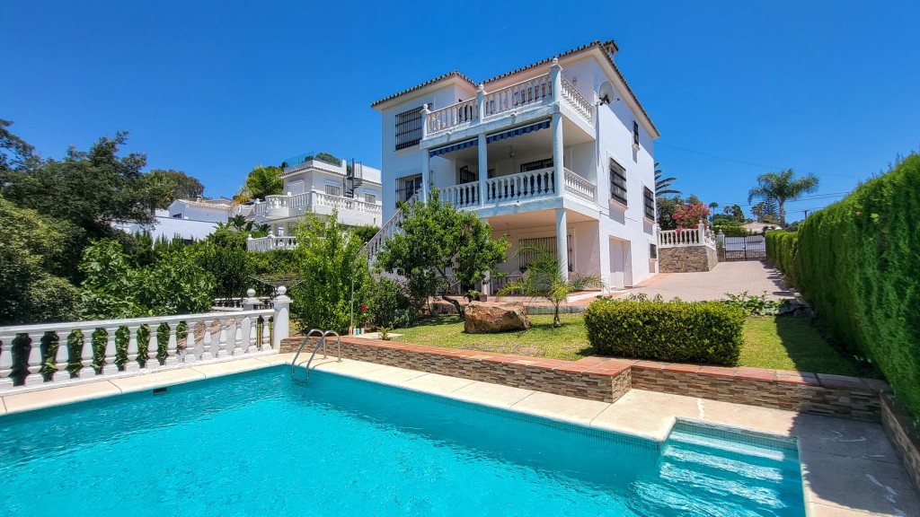 4 Bed, 3 Bath, HouseFor Sale, Elviria, Malaga
