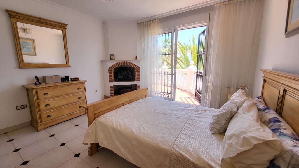 4 Bed, 3 Bath, HouseFor Sale, Elviria, Malaga