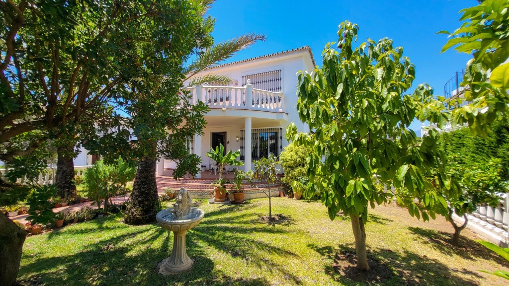 4 Bed, 3 Bath, HouseFor Sale, Elviria, Malaga