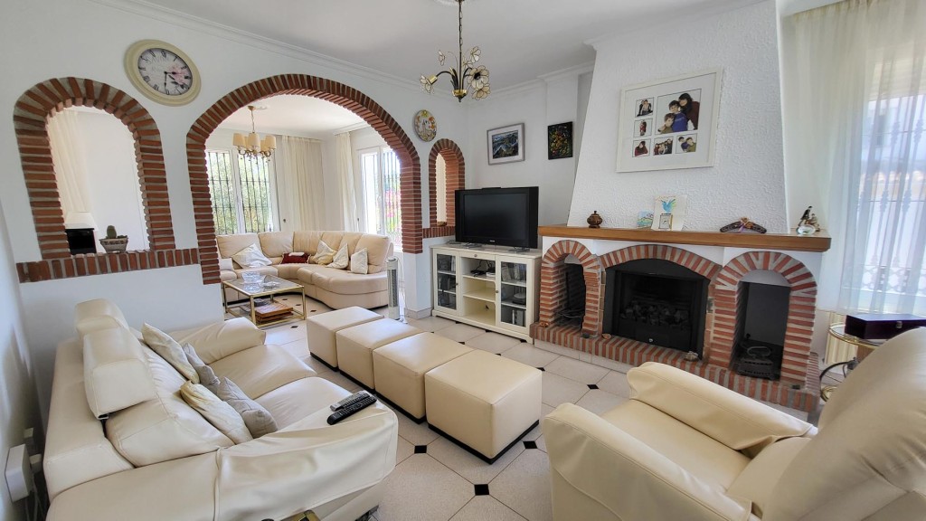 4 Bed, 3 Bath, HouseFor Sale, Elviria, Malaga