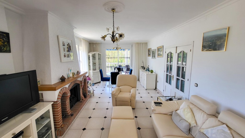 4 Bed, 3 Bath, HouseFor Sale, Elviria, Malaga