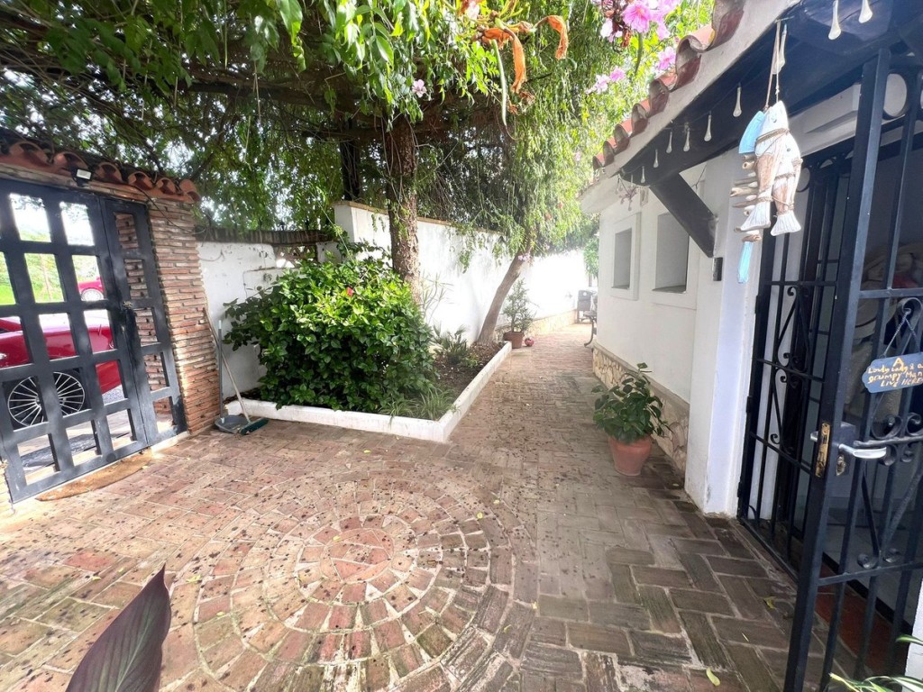 4 Bed, 3 Bath, HouseFor Sale, San Pedro de Alcantara, Malaga