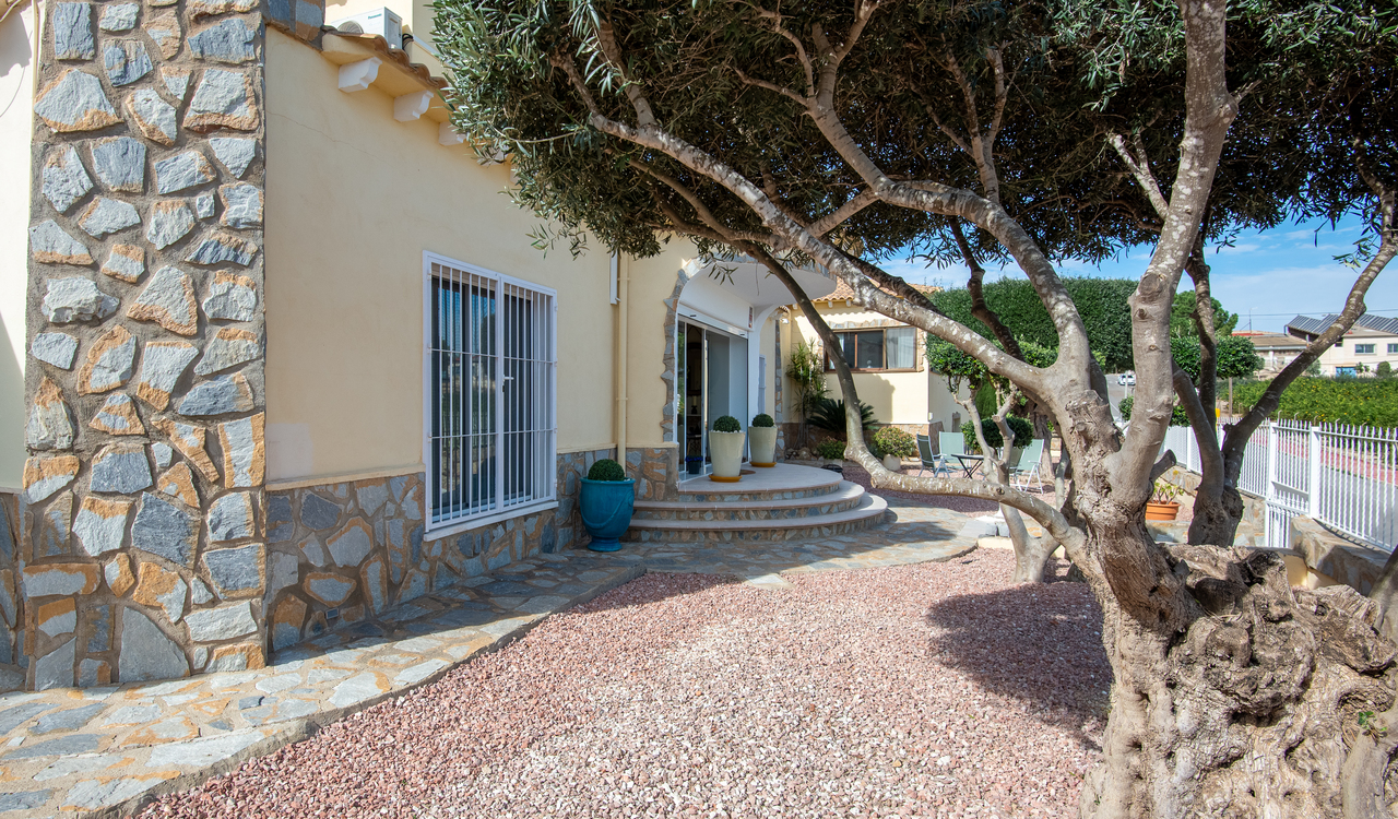4 Bed, 5 Bath, HouseFor Sale, Algorfa, Alicante