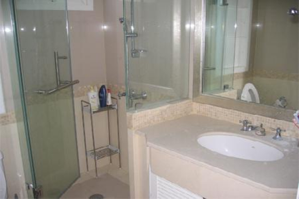 3 Bed, 1 Bath, ApartmentFor Sale, Silom, Bangkok