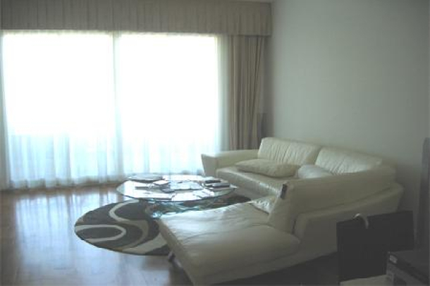 3 Bed, 1 Bath, ApartmentFor Sale, Silom, Bangkok