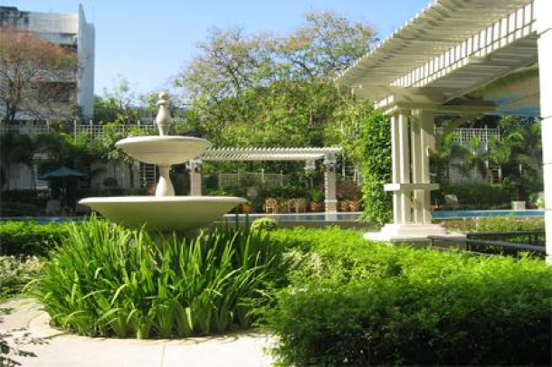 3 Bed, 1 Bath, ApartmentFor Sale, Silom, Bangkok