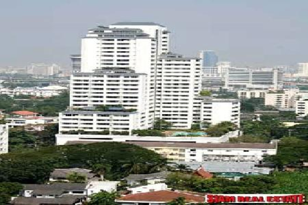 3 Bed, 2 Bath, ApartmentFor Sale, Phrom Phong, Bangkok