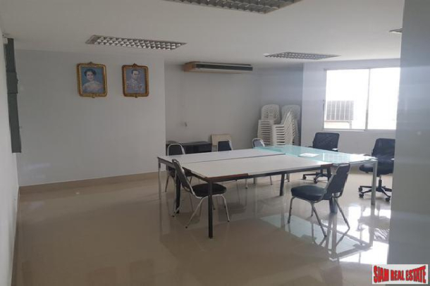 3 Bed, 2 Bath, ApartmentFor Sale, Phrom Phong, Bangkok