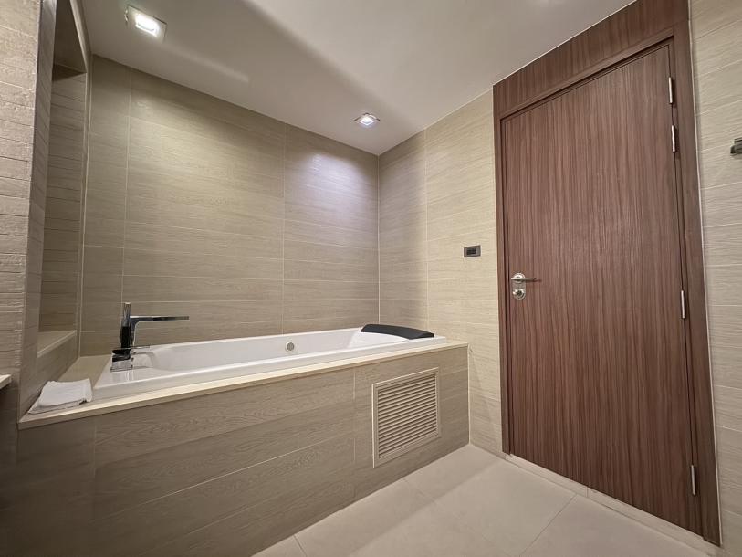 3 Bed, 3 Bath, ApartmentFor Sale, Silom, Bangkok