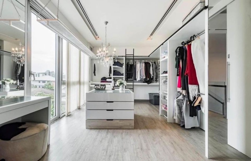 4 Bed, 4 Bath, HouseFor Sale, Silom, Bangkok