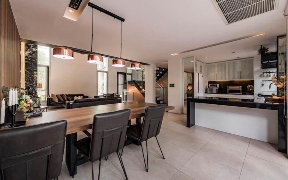 4 Bed, 4 Bath, HouseFor Sale, Silom, Bangkok