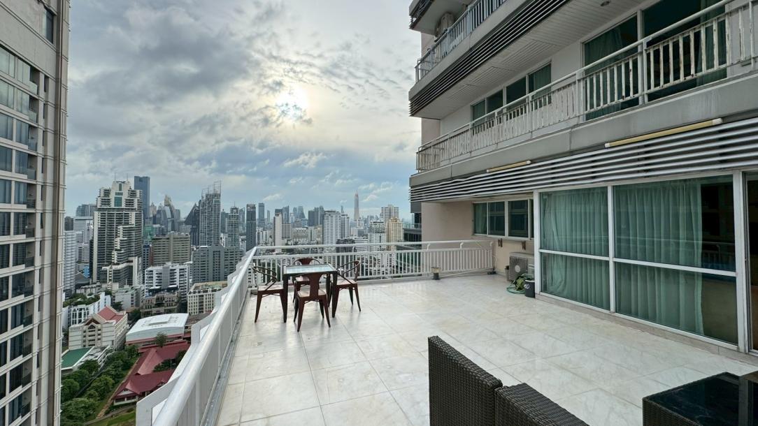 2 Bed, 1 Bath, ApartmentFor Sale, Asok, Bangkok