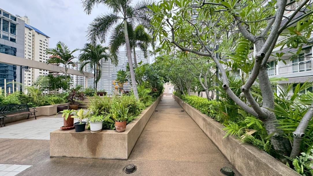 2 Bed, 1 Bath, ApartmentFor Sale, Asok, Bangkok