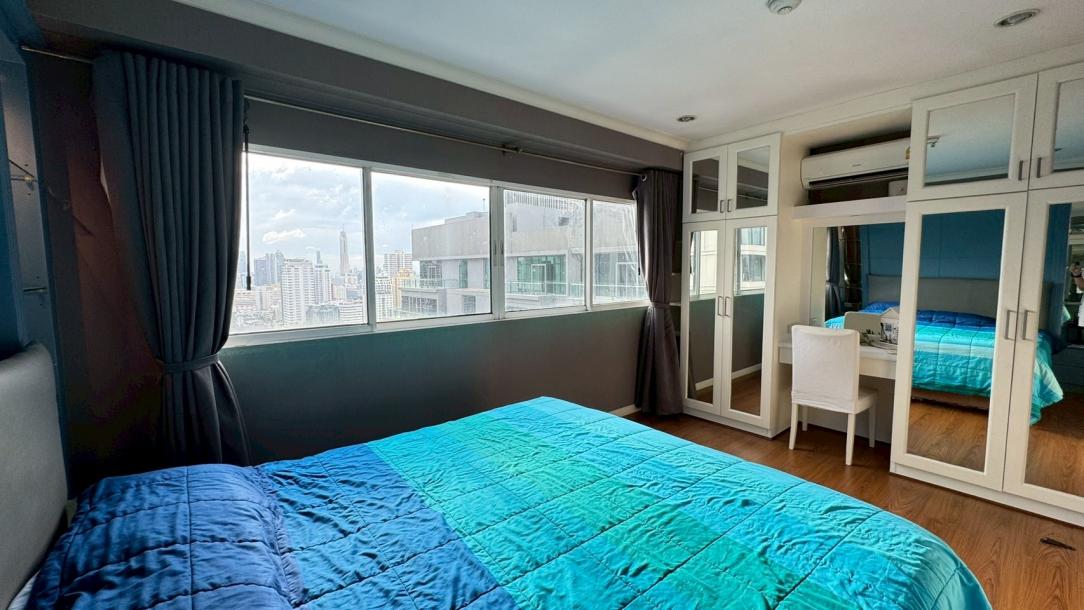 2 Bed, 1 Bath, ApartmentFor Sale, Asok, Bangkok