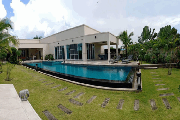 3 Bed, 3 Bath, HouseFor Sale, East Pattaya, Chonburi 3 Bed, 3 Bath, HouseFor Sale, East Pattaya, Chonburi