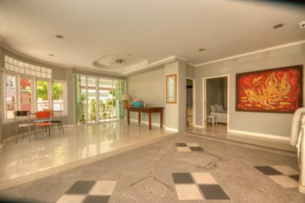 6 Bed, 6 Bath, HouseFor Sale, Central - Hua Hin, Prachuap Khiri Khan