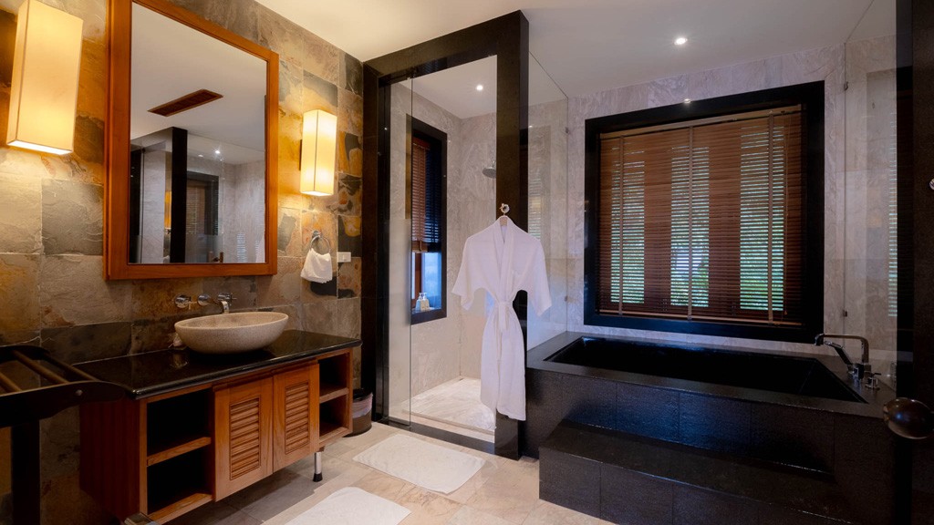 5 Bed, 8 Bath, HouseFor Sale, Surin Beach, Phuket 5 Bed, 8 Bath, HouseFor Sale, Surin Beach, Phuket