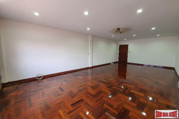 4 Bed, 4 Bath, HouseFor Sale, Phra Khanong, Bangkok 4 Bed, 4 Bath, HouseFor Sale, Phra Khanong, Bangkok