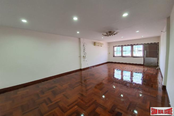 4 Bed, 4 Bath, HouseFor Sale, Phra Khanong, Bangkok 4 Bed, 4 Bath, HouseFor Sale, Phra Khanong, Bangkok