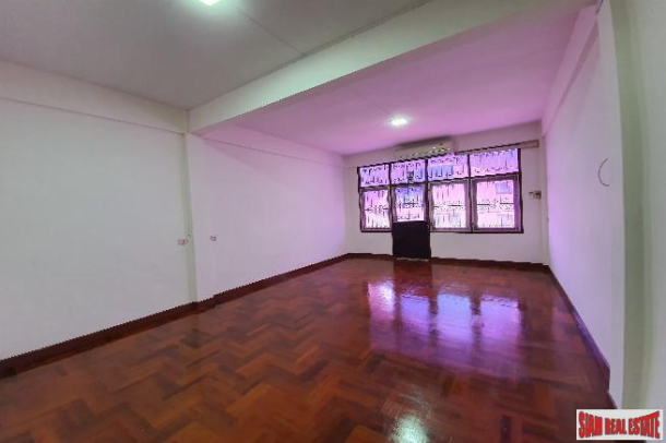 4 Bed, 4 Bath, HouseFor Sale, Phra Khanong, Bangkok 4 Bed, 4 Bath, HouseFor Sale, Phra Khanong, Bangkok