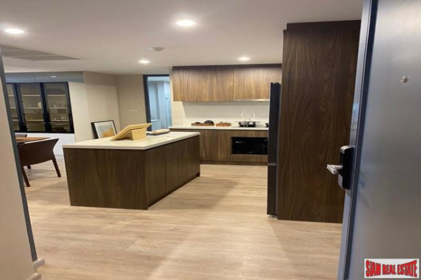 2 Bed, 2 Bath, ApartmentFor Sale, Chitlom, Bangkok