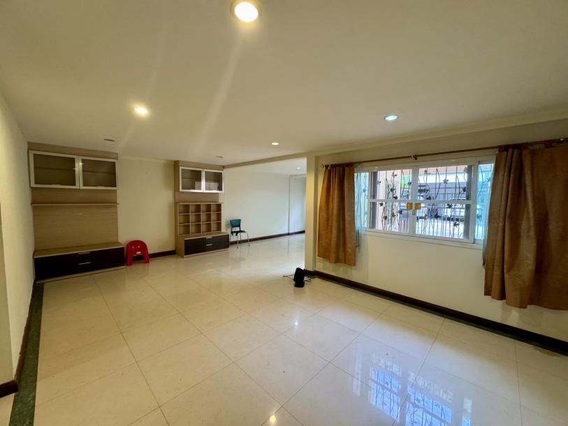 3 Bed, 3 Bath, HouseFor Sale, Phrom Phong, Bangkok