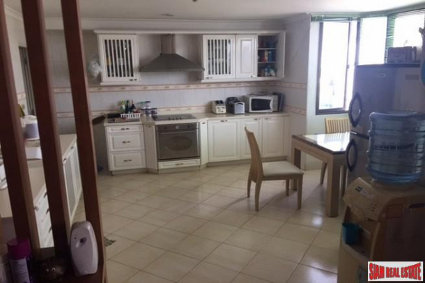 3 Bed, 2 Bath, ApartmentFor Sale, Nana, Bangkok