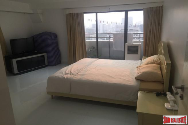 3 Bed, 2 Bath, ApartmentFor Sale, Nana, Bangkok