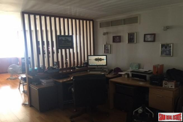 3 Bed, 2 Bath, ApartmentFor Sale, Nana, Bangkok